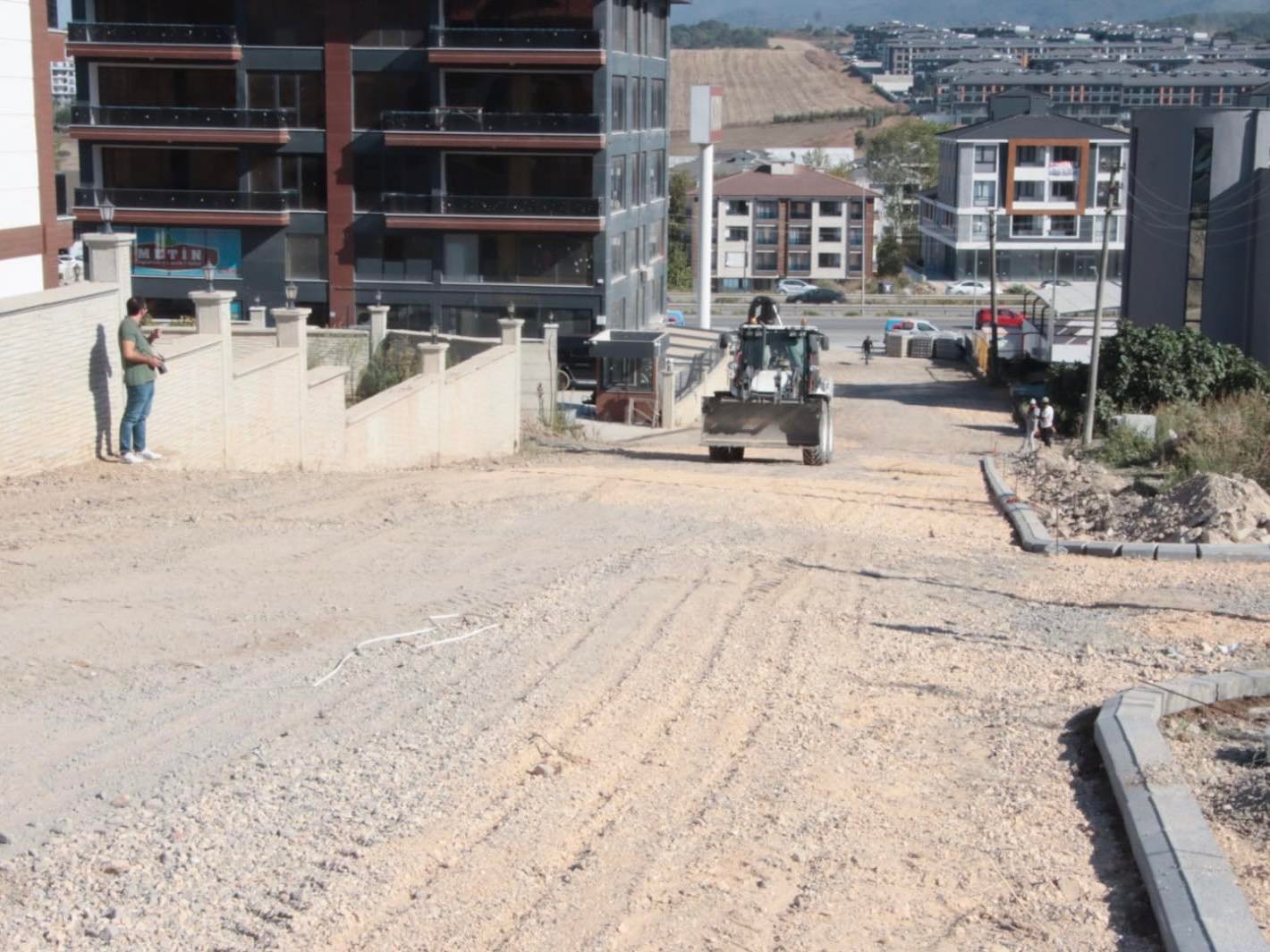 PARKE YOL ÇALIŞMALARI DEVAM EDİYOR