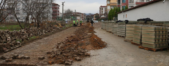 DERE MAHALLESİNDE PARKE TAŞI ÇALIŞMASI