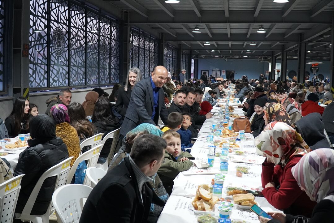 ALTINOVA'DA MAHALLE İFTARLARI SÜRÜYOR