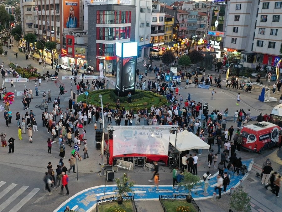 YALOVA SOKAK ÖZGÜRLÜĞÜNÜ ÇOK SEVDİ