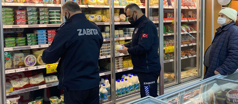 ÇINARCIK'DA MARKETLERE DENETİM YAPILDI