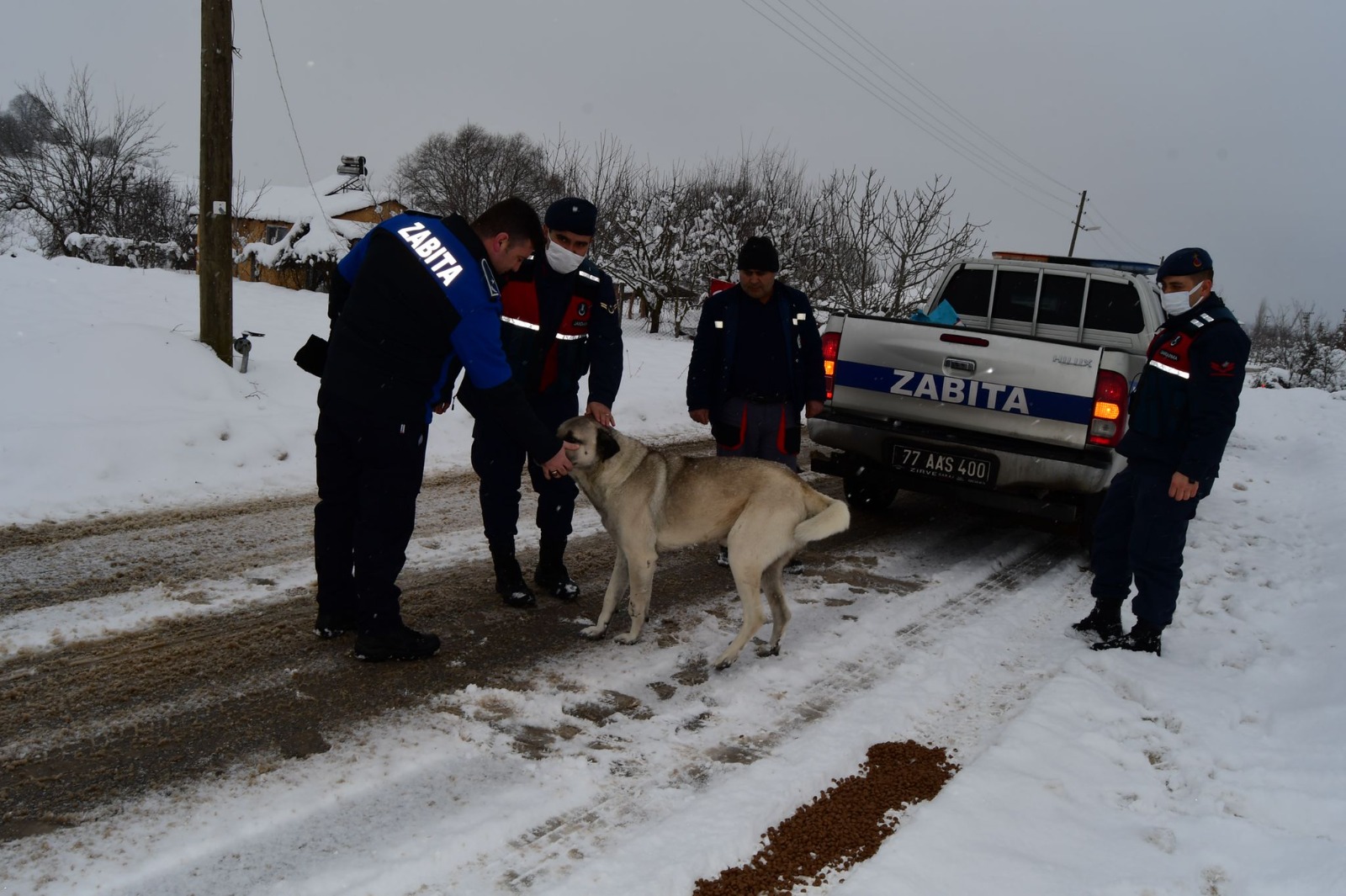 ALTINOVA’DA KARLA MÜCADELE SÜRÜYOR