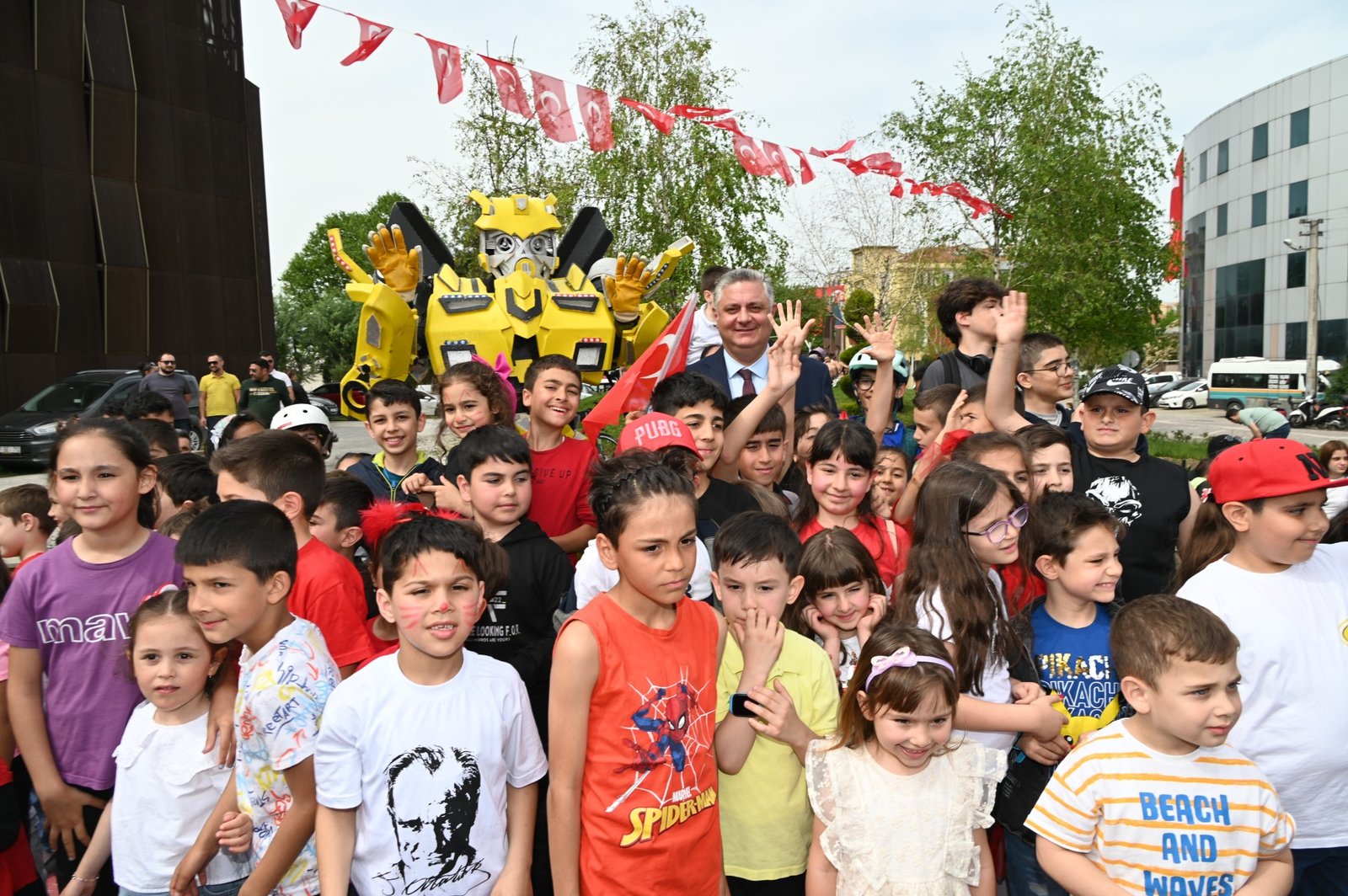 BELEDİYEDEN 23 NİSAN ÇOCUK PROGRAMI