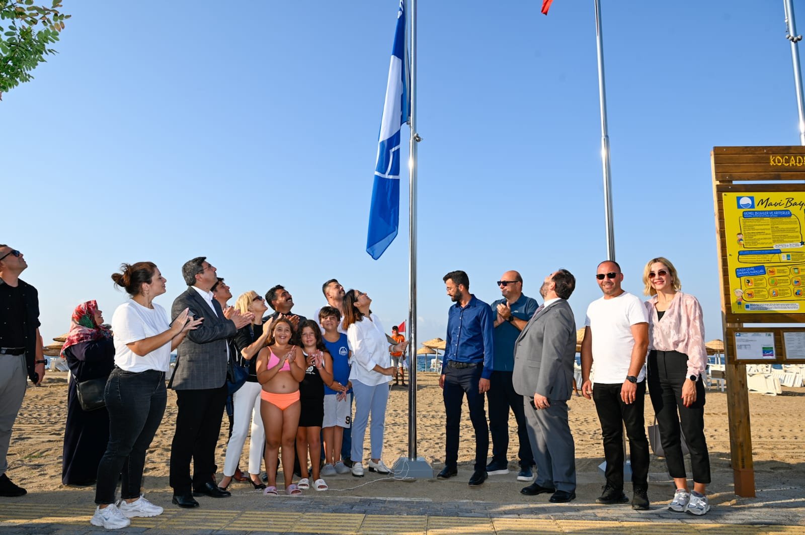 KOCADERE PLAJINA MAVİ BAYRAK ÇEKİLDİ