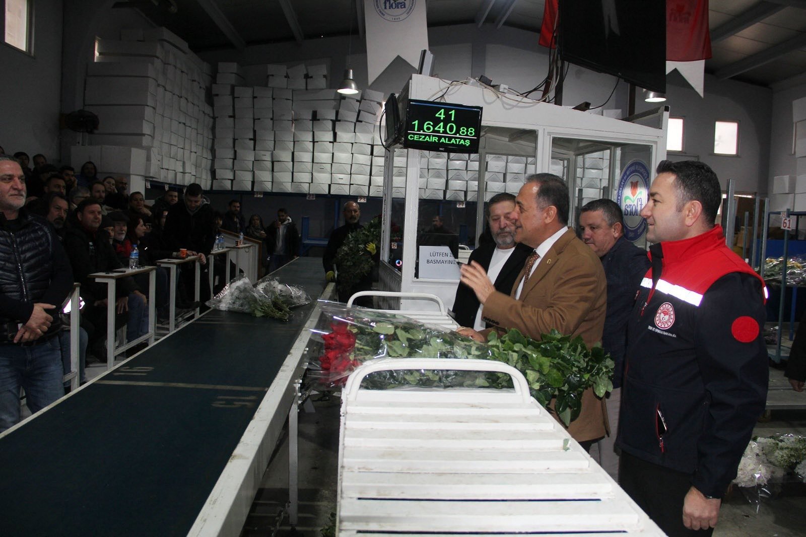 YALOVA ÇİÇEK MEZATINDA 14 ŞUBAT MESAİSİ