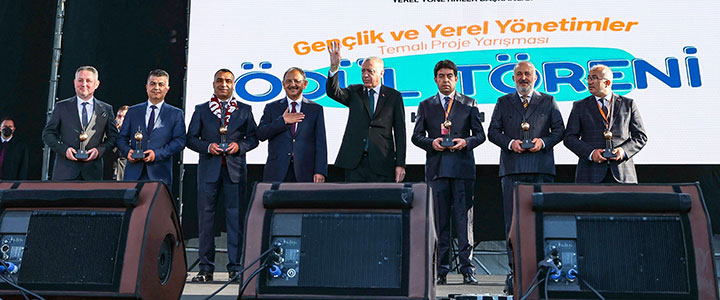 ÇİFTLİKKÖY'E YEREL YÖNETİM ÖDÜLÜ