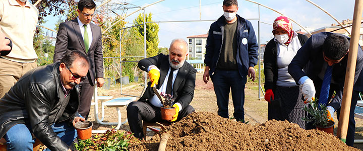 ÇİFTLİKKÖY'DE ATIKLAR KOMPOSTA DÖNÜŞTÜ