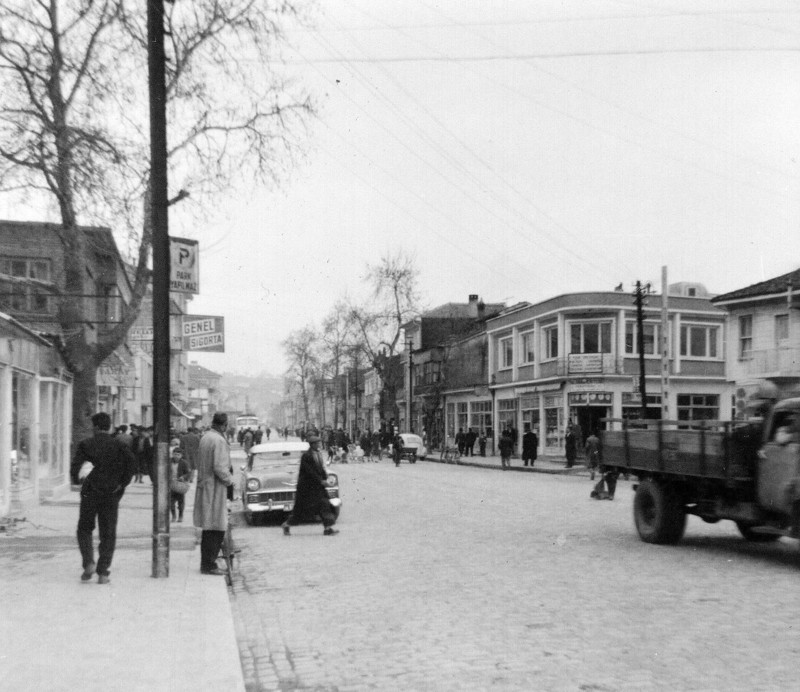 1960 YILINDA YALOVA CUMHURİYET CADDESİ