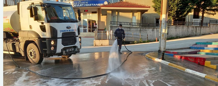 ÇINARCIK'DA CADDE VE SOKAKLAR YIKANDI