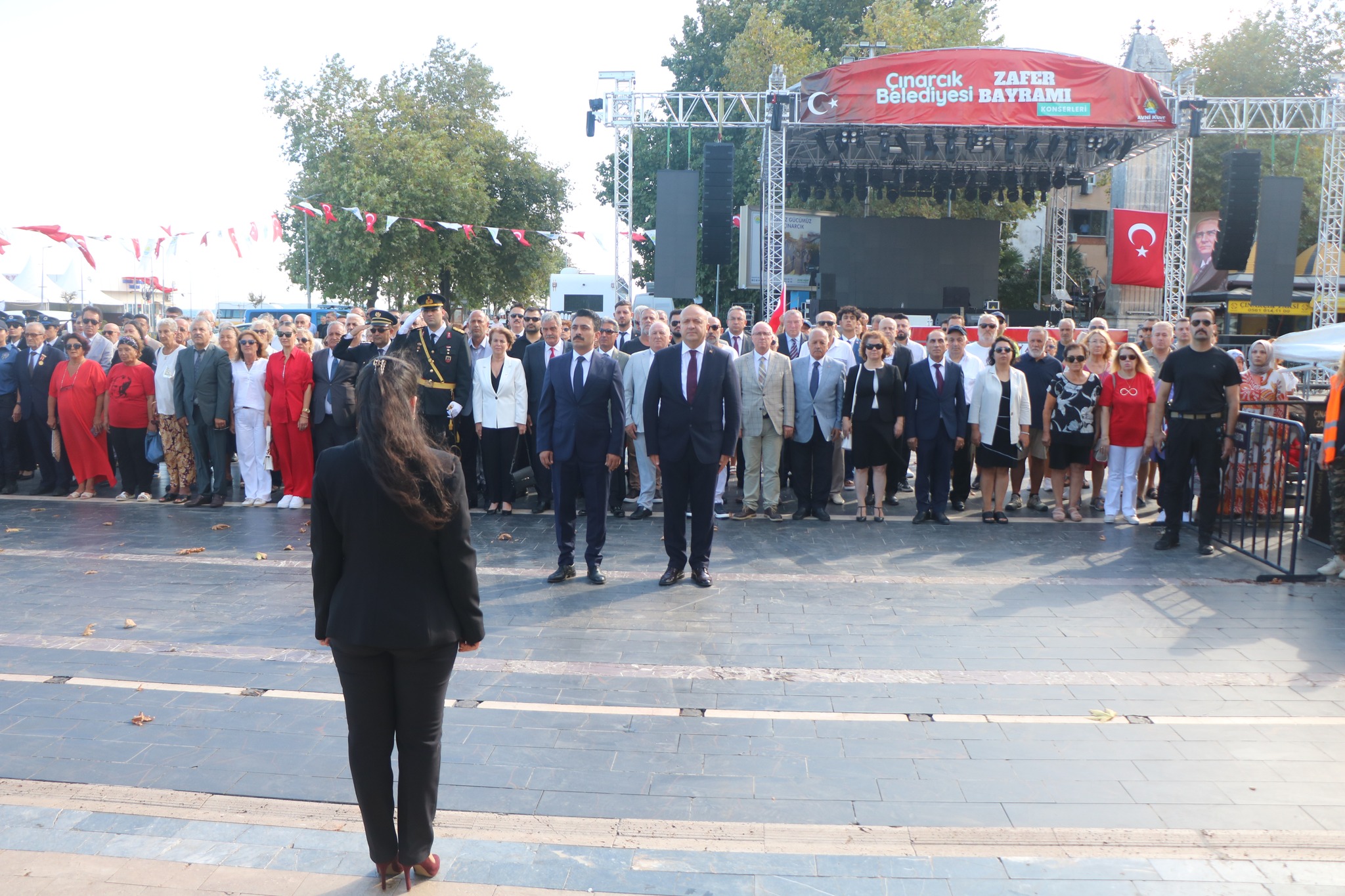 ÇINARCIK'DA ZAFER BAYRAMI KUTLANDI