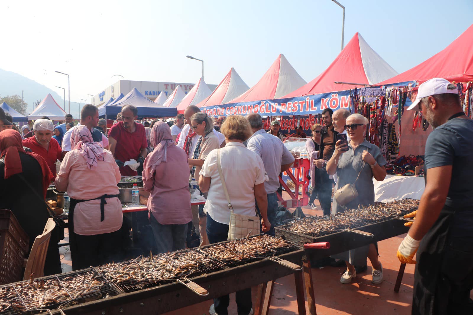 ÇINARCIK'DA HAMSİ FESTİVALİ YAPILDI