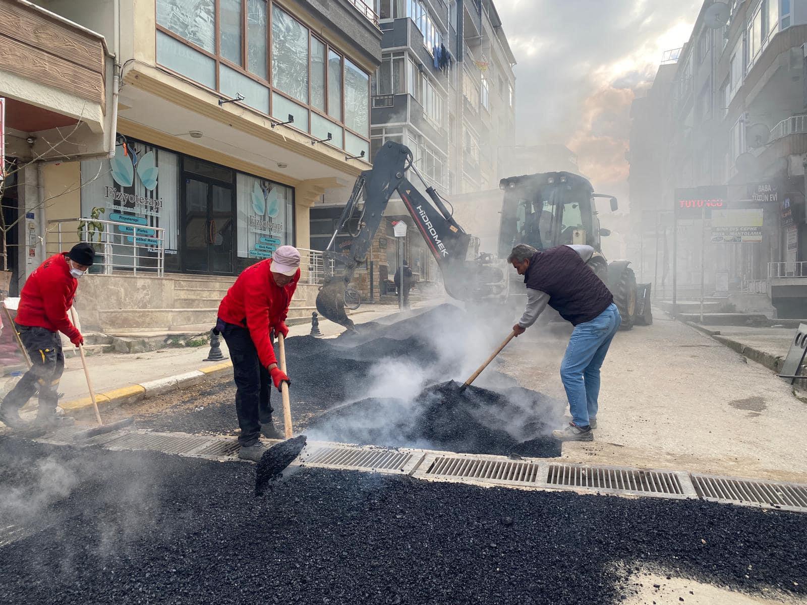 ÇINARCIK’TA ASFALT YAMA ÇALIŞMASI