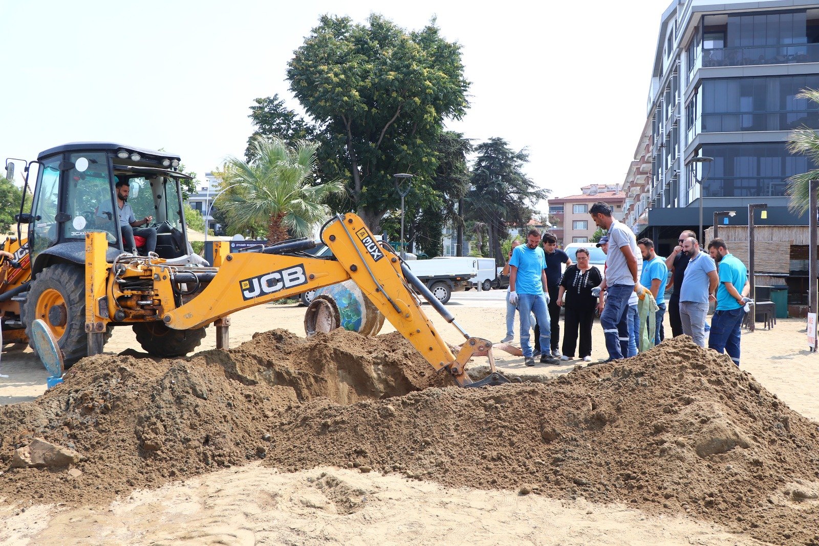 ÇİFTLİKKÖY'DE KAÇAK SUYA MÜDAHALE