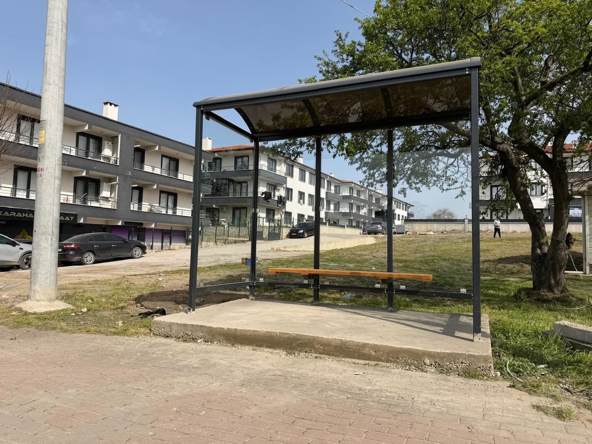 KAYTAZDERE'DE DURAKLAR YENİLENDİ