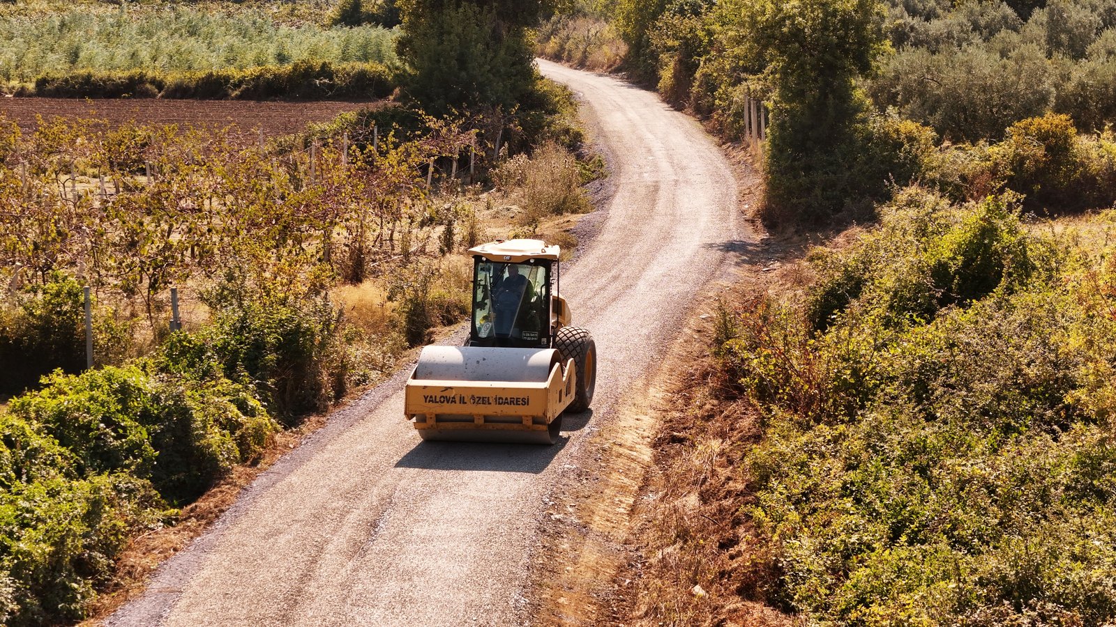 KÖY YOLLARINA 44 KM ASFALT YAPILDI
