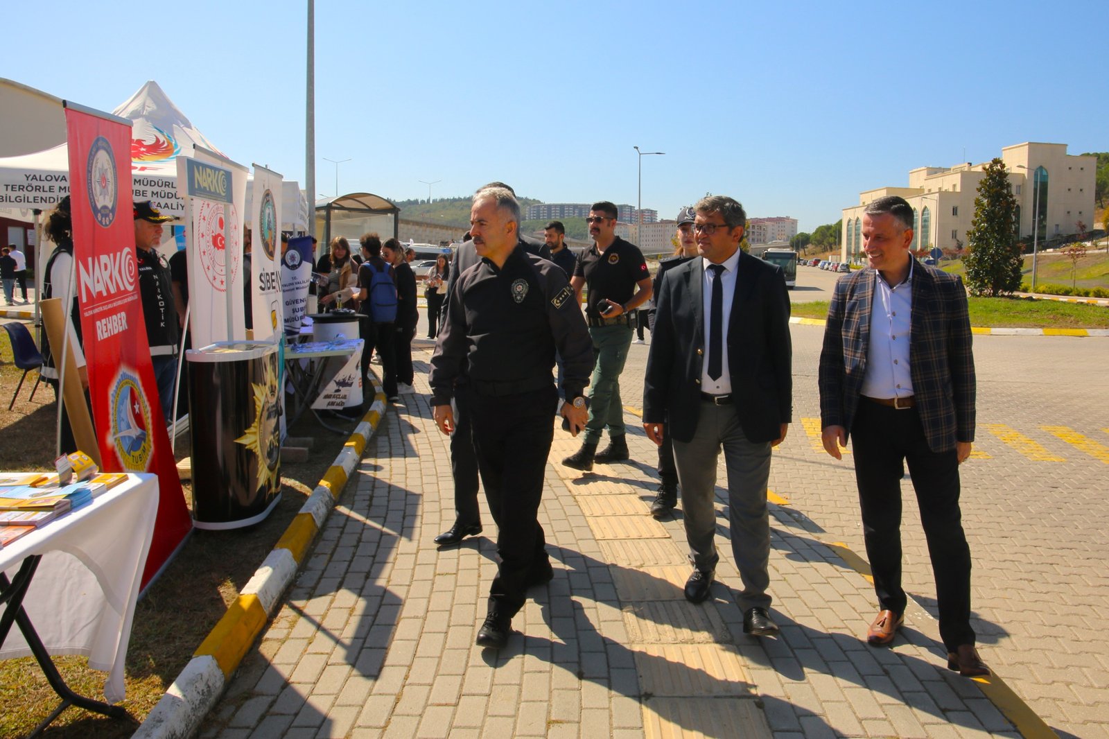 EMNİYET, ÜNİVERSİTEDE STAND KURDU