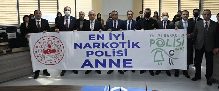 EN İYİ NARKOTİK POLİSİ ANNEDİR