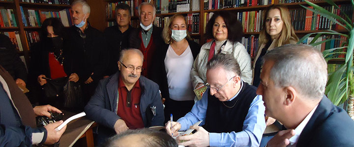 ERBAY'IN İMZA GÜNÜNE YOĞUN İLGİ