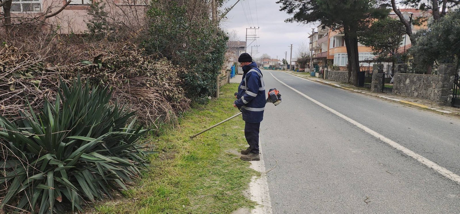 ESENKÖY'DE BAHAR TEMİZLİĞİ BAŞLADI
