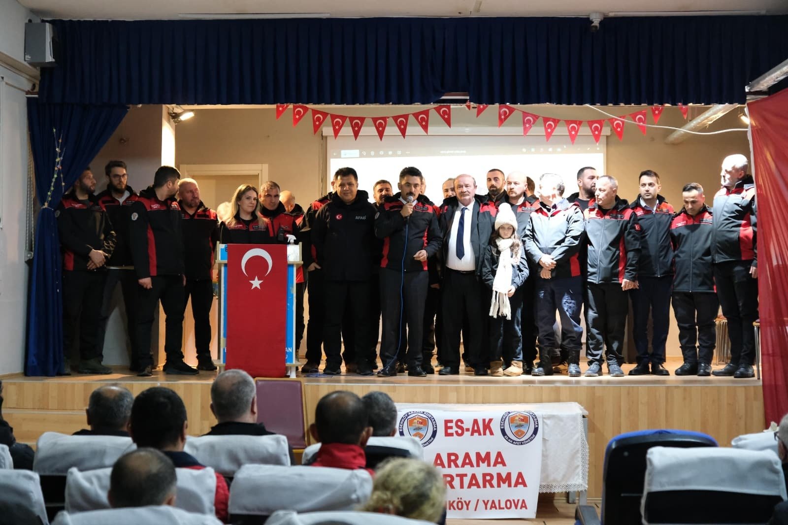 ESENKÖY ARAMA KURTARMA DERNEĞİ AÇILDI