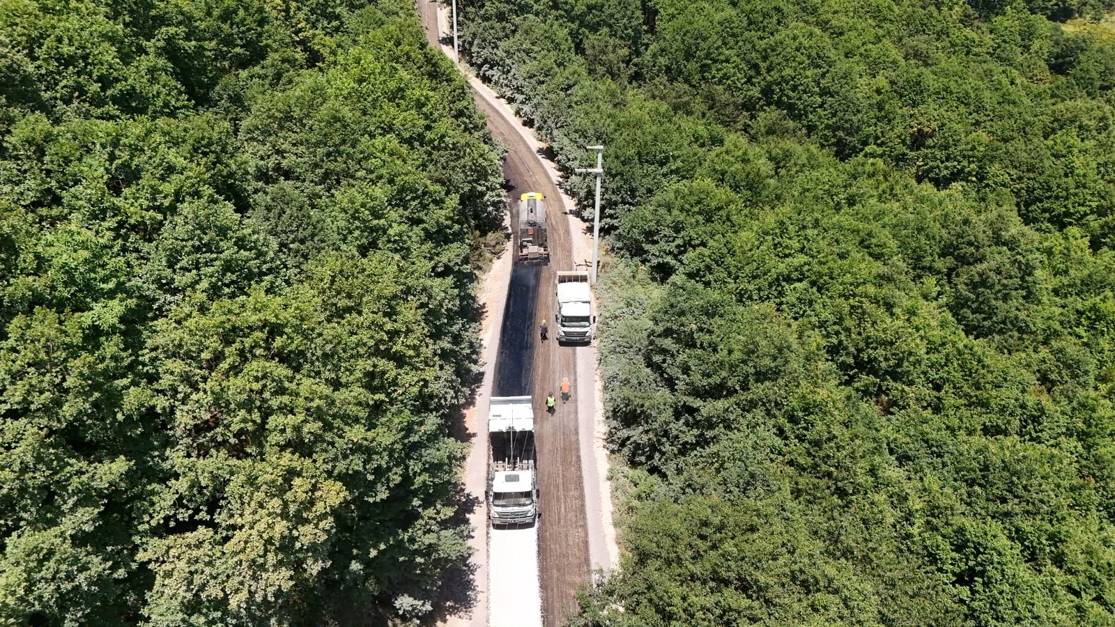 KÖY YOLLARINDA YAPIM ÇALIŞMASI SÜRÜYOR