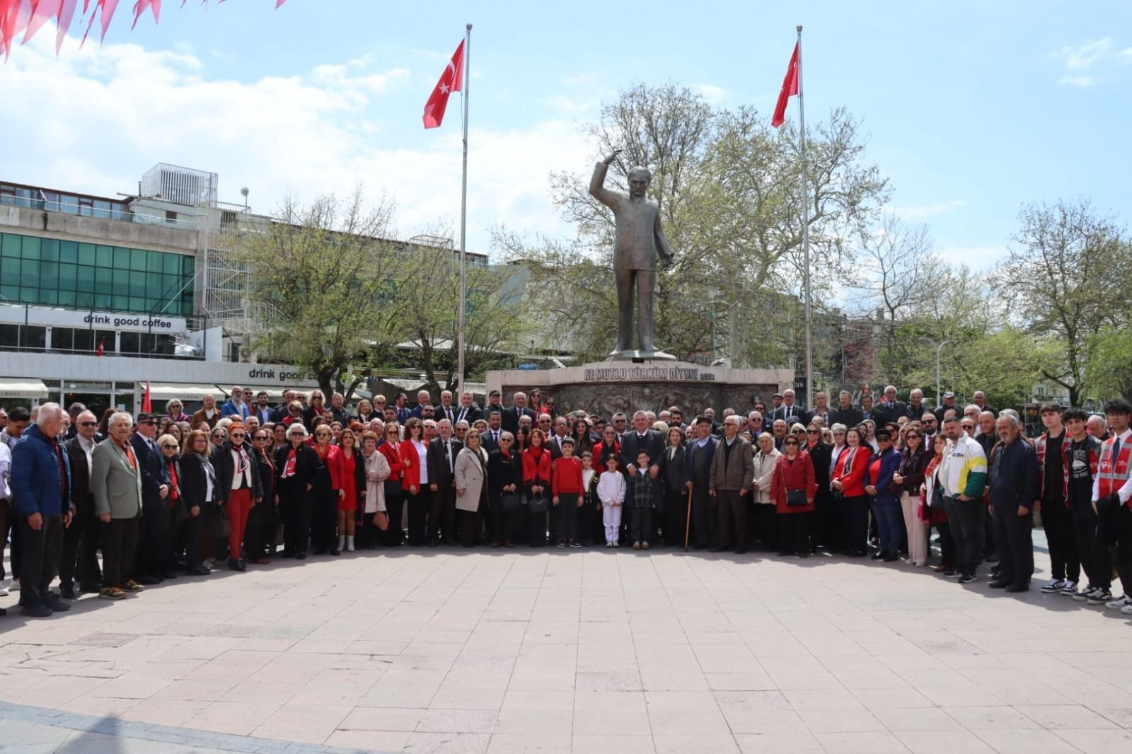 CHP' İL ÖRGÜTÜNDEN 23 NİSAN KUTLAMASI