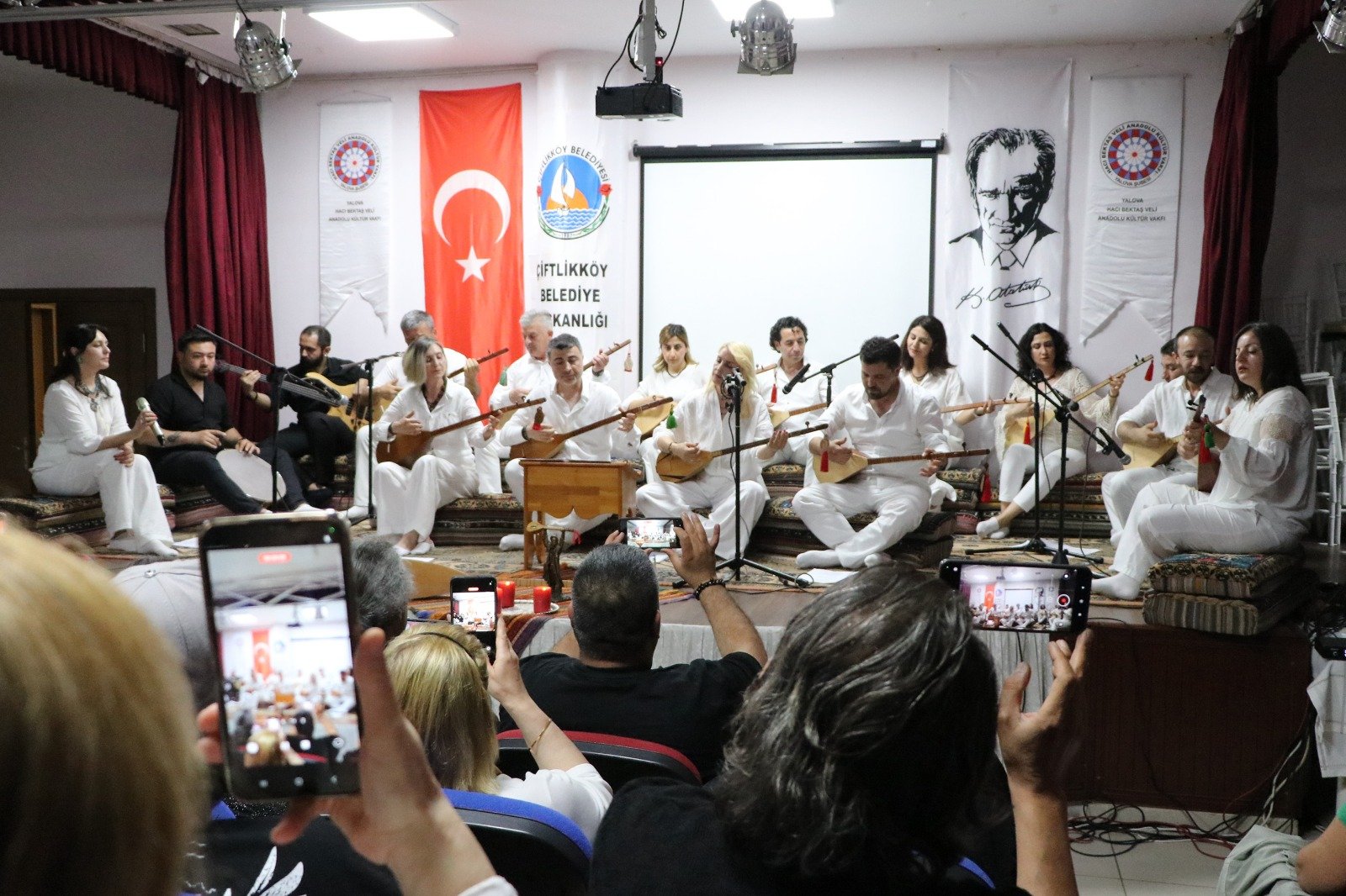 ÇİFTLİKKÖY'DE TENBURNÂME KONSERİ