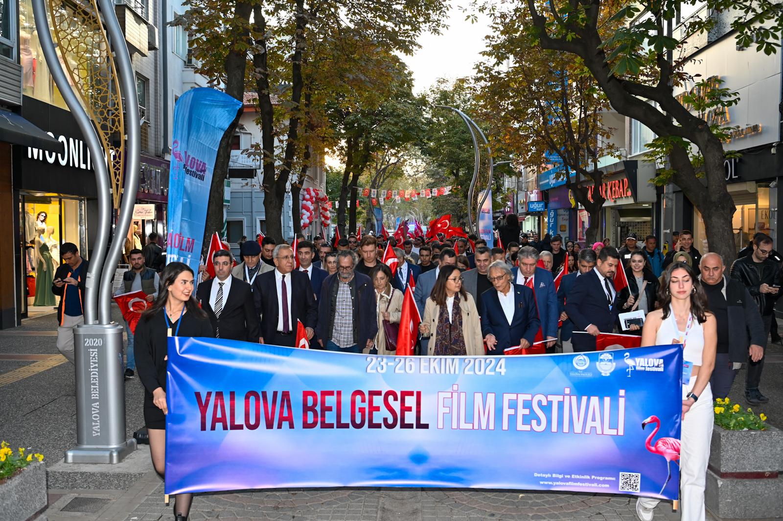 YALOVA FİLM FESTİVALİ YÜRÜYÜŞLE BAŞLADI