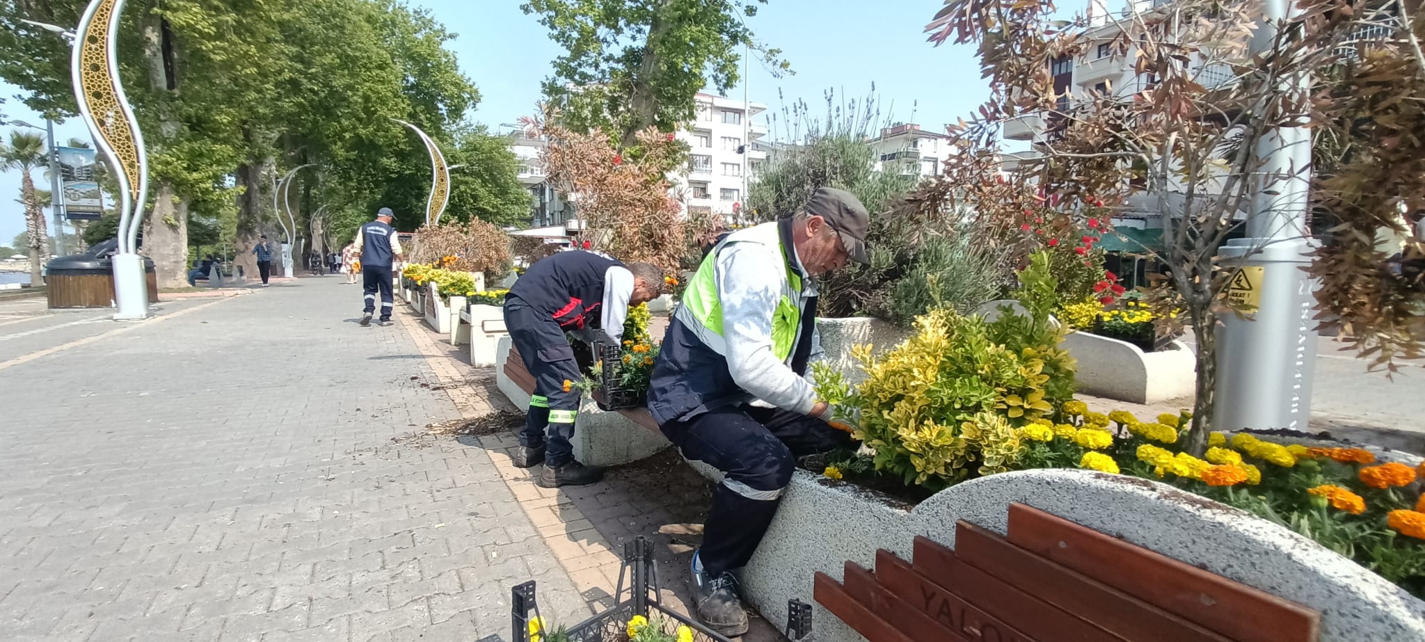 GAZİPAŞA CADDESİ RENGARENK OLDU