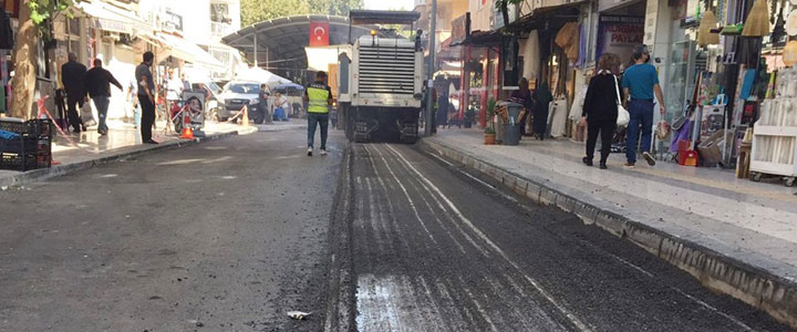 FİRMA ASFALTI HATALI YAPINCA, YOL TERRARDAN SÖKÜLDÜ