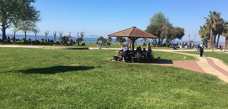 DEPREM ANITI PARKI PİKNİK ALANI OLDU