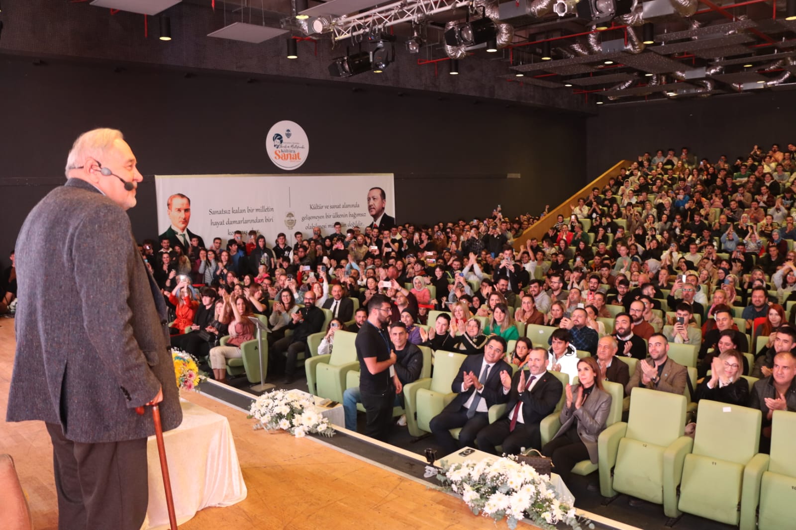 PROF.DR. İLBER ORTAYLI YALOVA'DA KONUŞTU