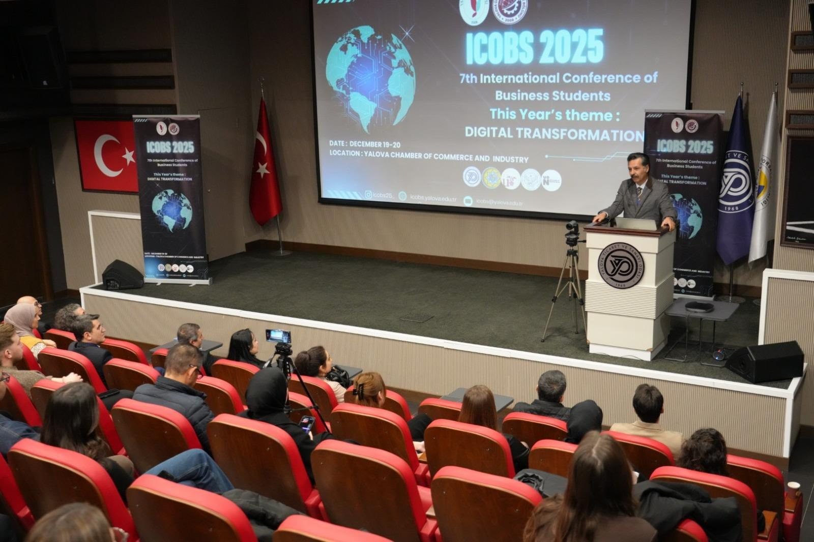 ÜNİVERSİTEDE DİJİTAL DÖNÜŞÜM TARTIŞILDI