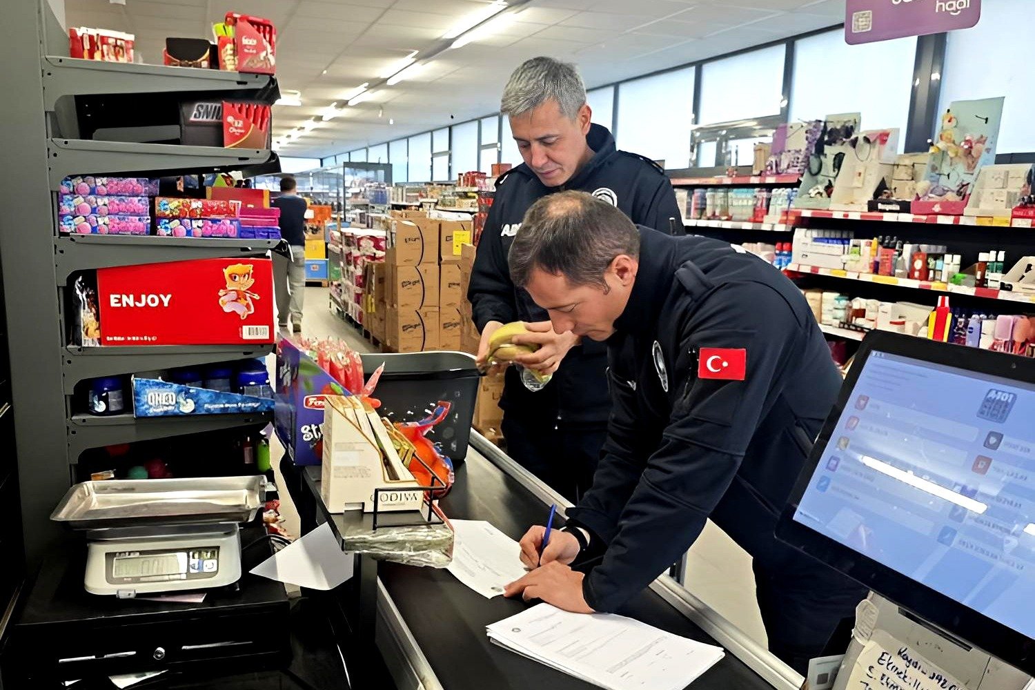 ÇİFTLİKKÖY'DE YENİ YIL DENETİMLERİ