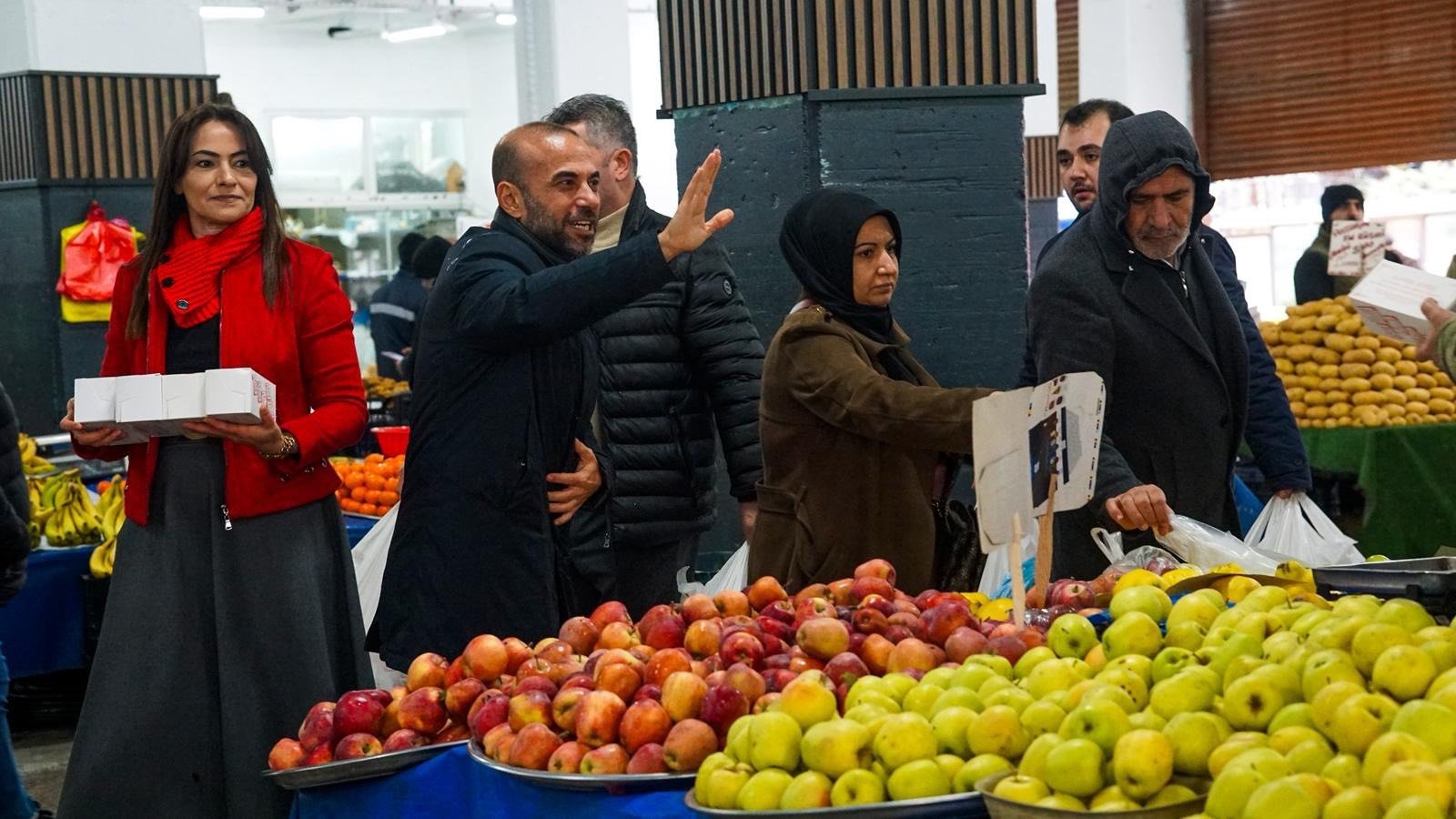 AK PARTİ'DEN PAZAR ESNAFINA ZİYARET