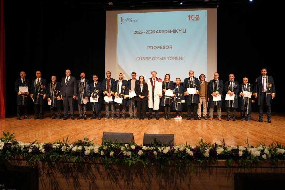 ÜNİVERSİTEDE AKADEMİK YIL AÇILIŞ TÖRENİ