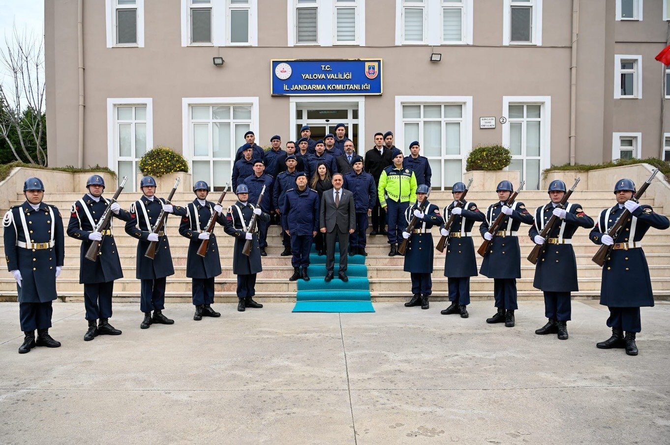 VALİ USTA'DAN İL JANDARMASINA ZİYARET