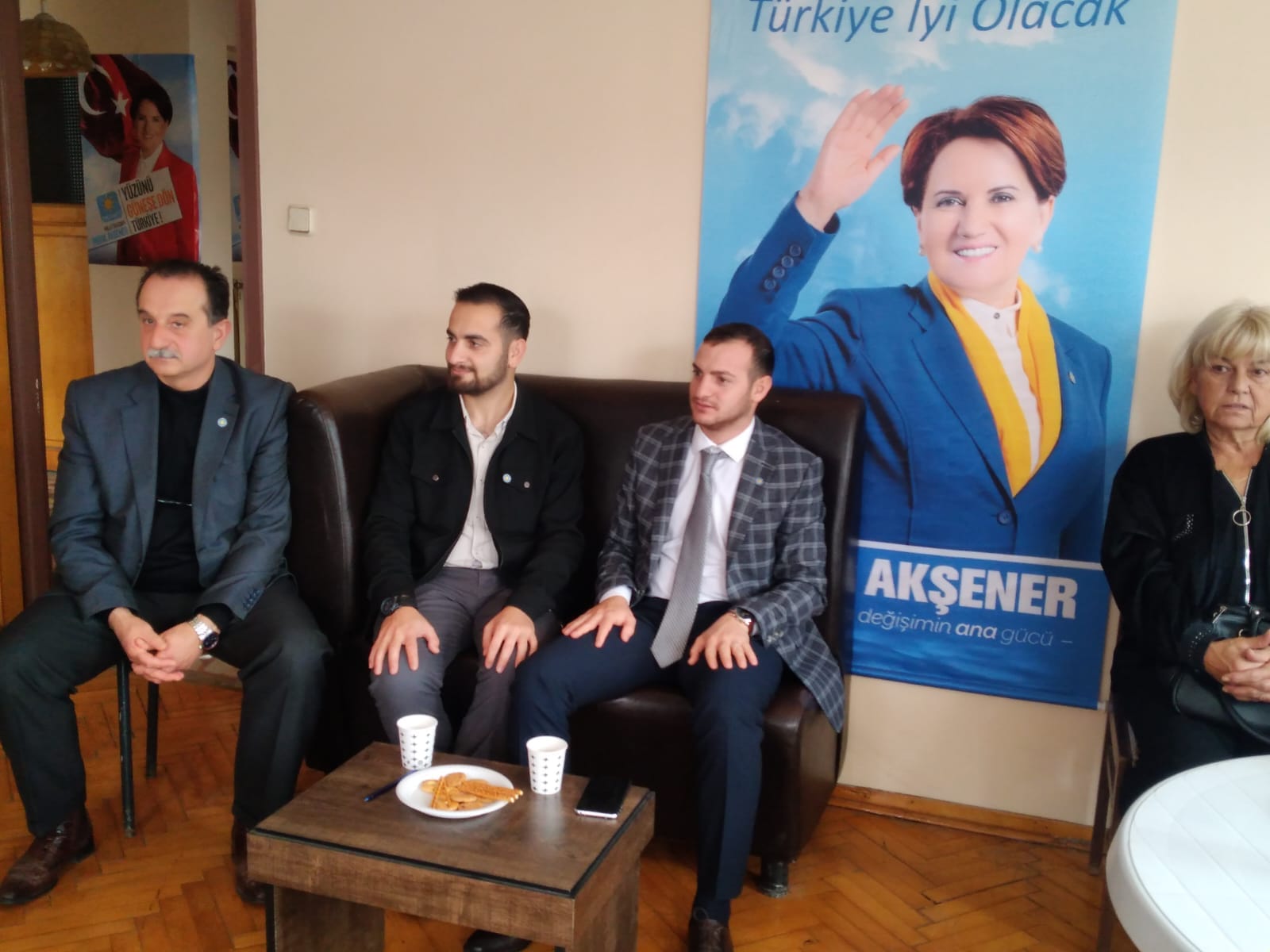 İYİ PARTİ ÇINARCIK'DA TOPLU İSTİFA