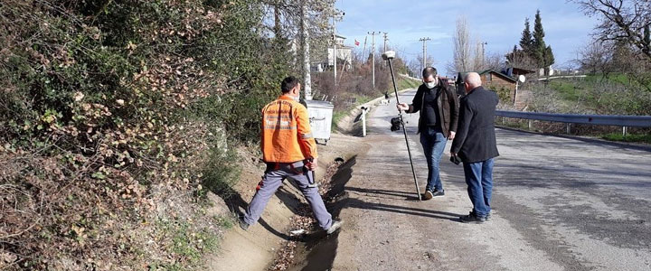 KADIKÖY'DE YOL YAPIM ÇALIŞMALARI SÜRÜYOR