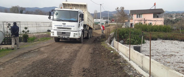 KADIKÖY'DE YOL YAPIM ÇALIŞMASI SÜRÜYOR