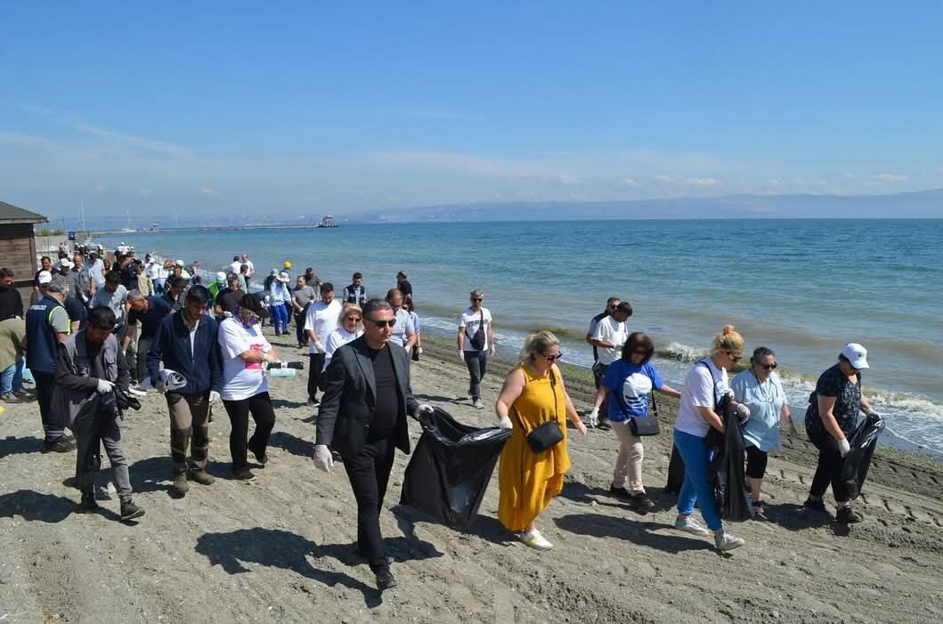 KAYTAZDERE SAHİLİNDE TEMİZLİK