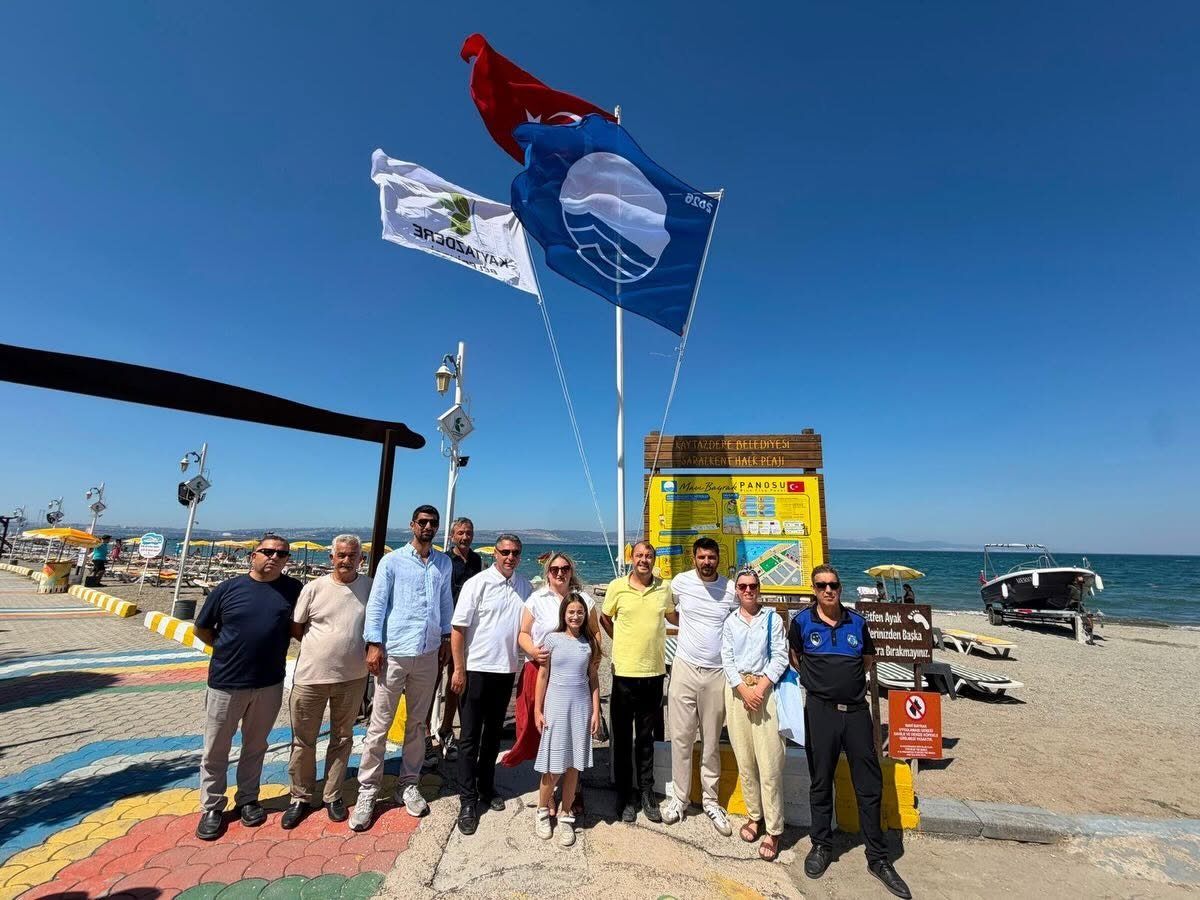 KAYTAZDERE PLAJINA ÇİFTE MAVİ BAYRAK