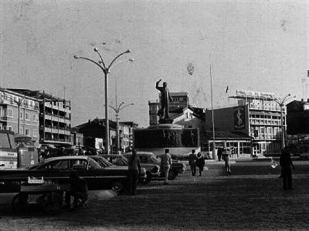 1980 YILI YALOVA CUMHURİYET MEYDANI