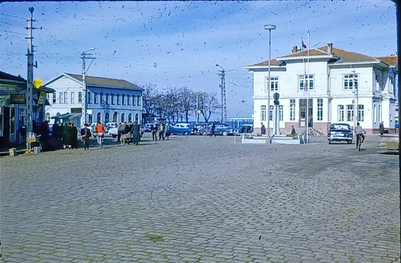 1963 YILINDA YALOVA CUMHURİYET MEYDANI