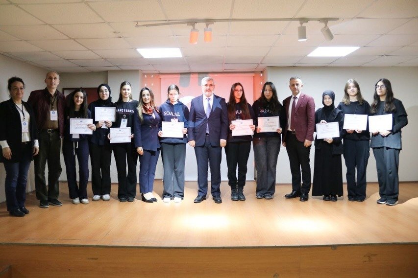 EDEBİYAT BİLGİ YARIŞMASI YAPILDI