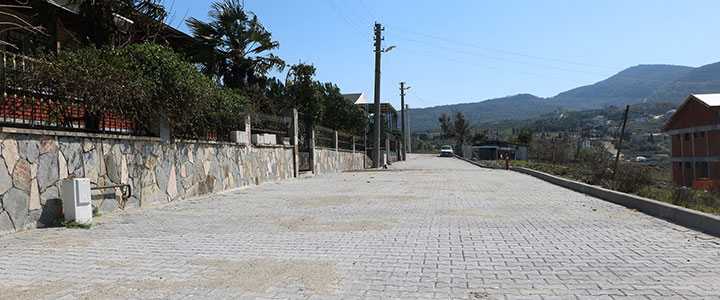 ÇINARCIK'DA PARKE TAŞI ÇALIŞMASI