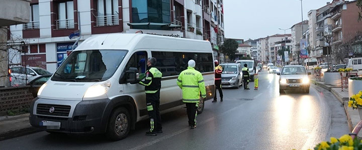 SERVİS ARAÇLARI DENETLENDİ