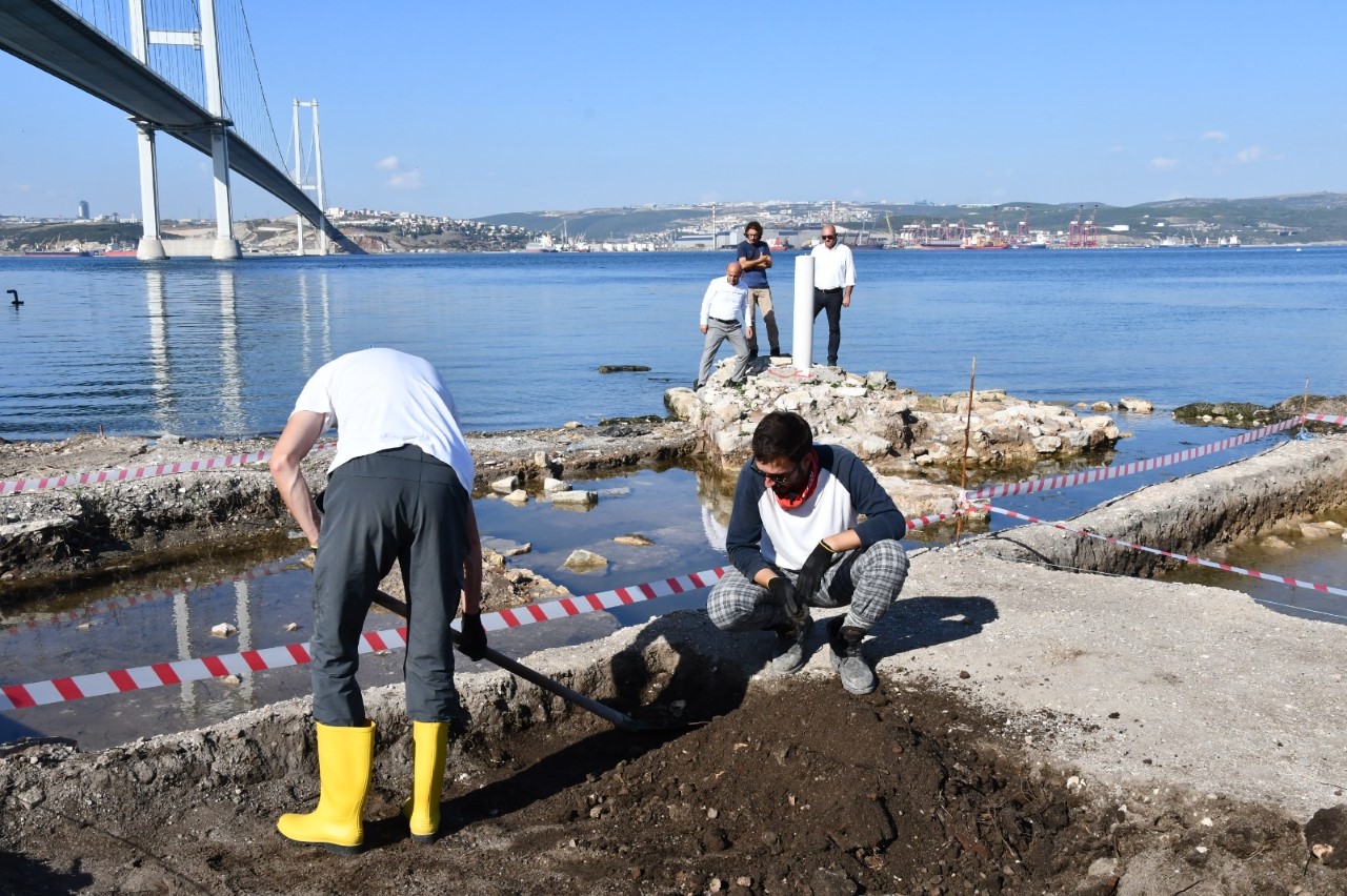 ALTINOVA DENİZ FENERİNDE DÜNYADA BİR İLK