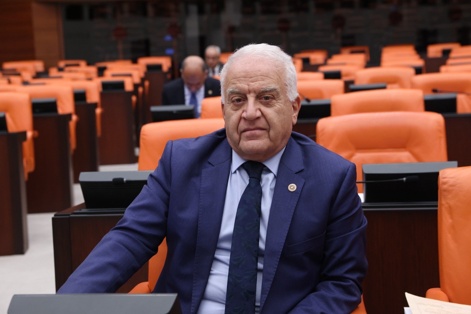 BECAN'DAN GAZETECİLER İÇİN ÖNERGE