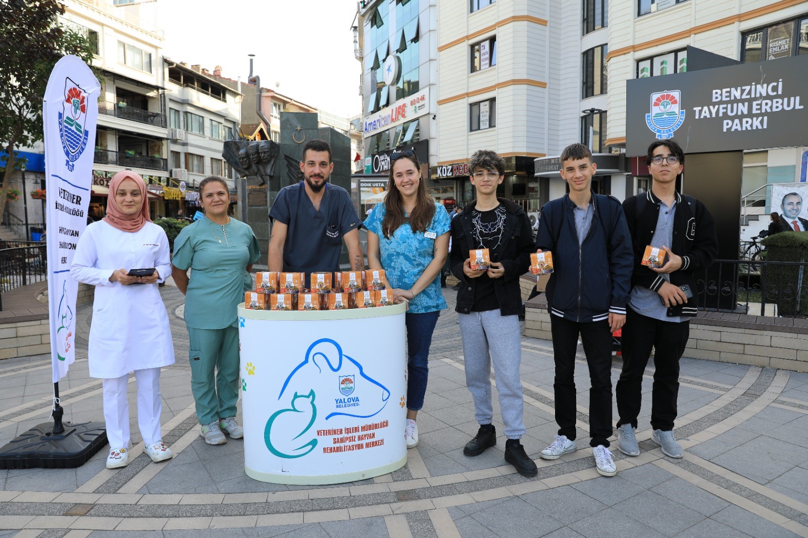 SOKAK HAYVANLARINA YEM DAĞITILDI